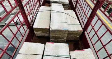 上饶 黄金麻花岗岩荔枝面，光面毛板装车完成