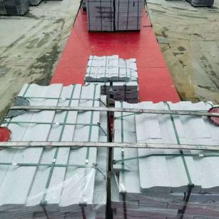 上饶 芝麻白仿形加直形路沿石出货日常