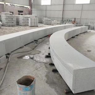 上饶芝麻白花岗岩石板材 园林光面弧形坐凳