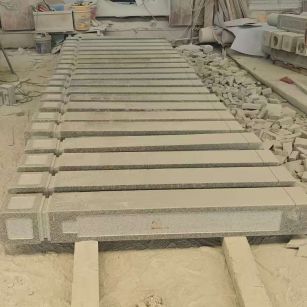 上饶 芝麻白异形加工雕刻-栏杆大柱，方柱