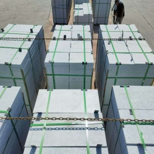 上饶 芝麻白花岗岩5公分地铺石 花岗岩厂家工厂装车日常