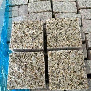 上饶 黄金麻花岗岩自然面小方块，弹石，马蹄石等