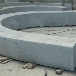 上饶 芝麻白花岗岩光面弧形坐凳