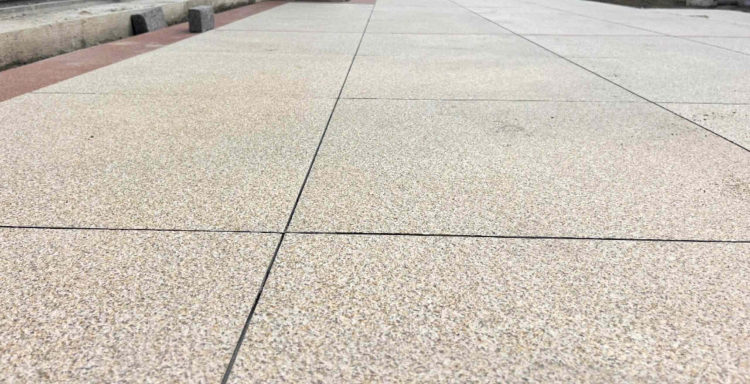 上饶 黄金麻花岗岩石板材荔枝面地面铺装效果