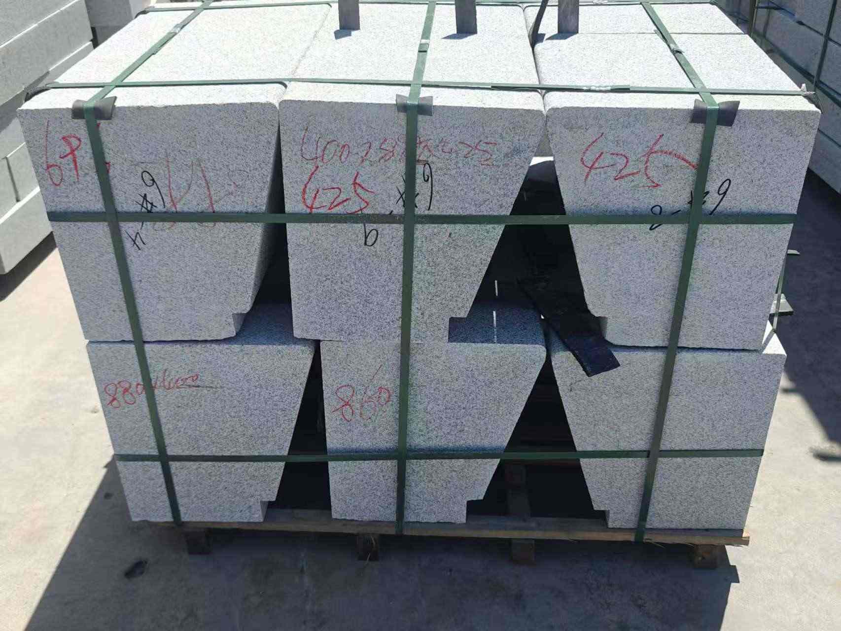 上饶 芝麻白异形坐凳，石凳