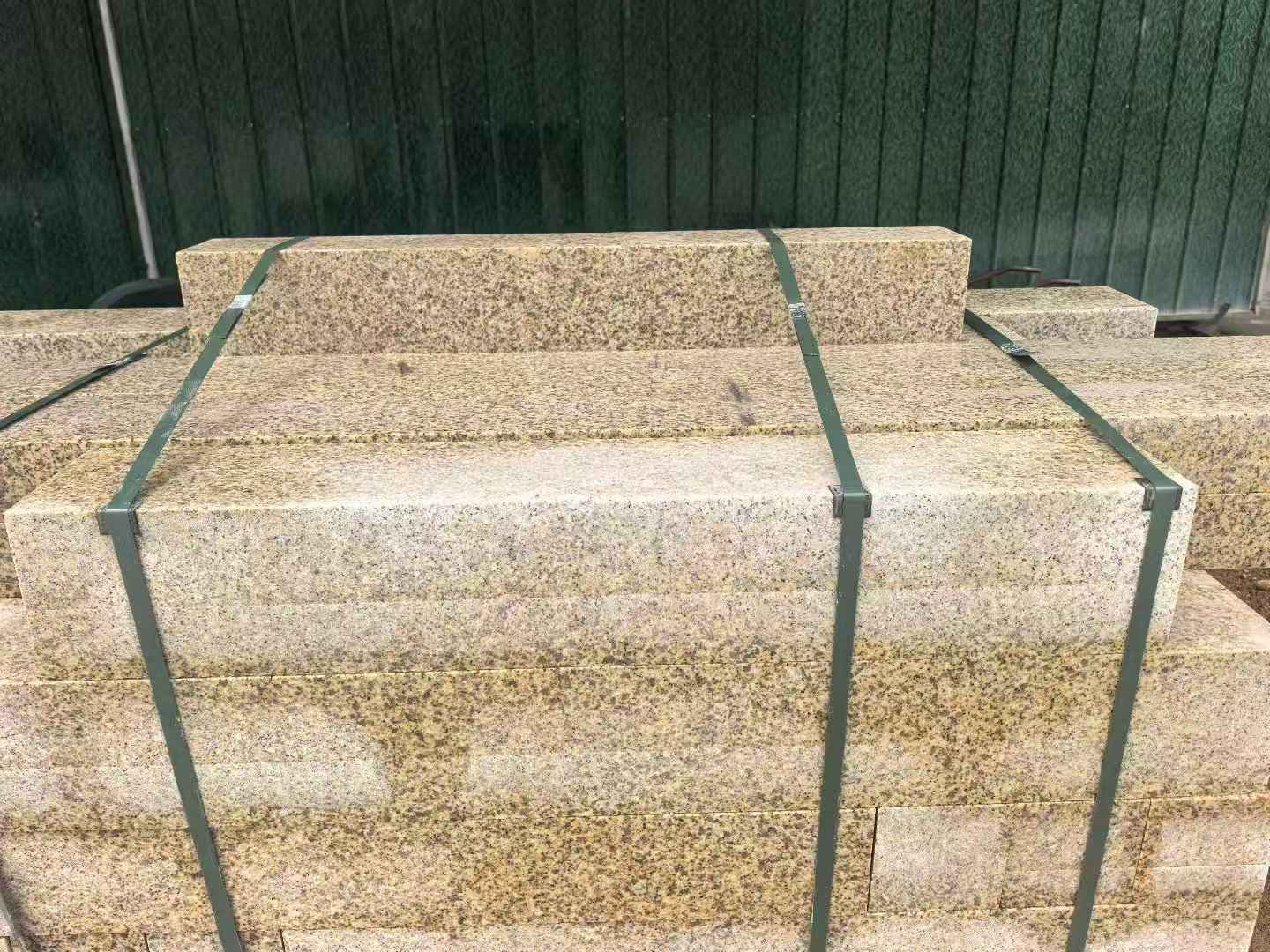 上饶 黄金麻花岗岩石材机切面栏杆料半成品