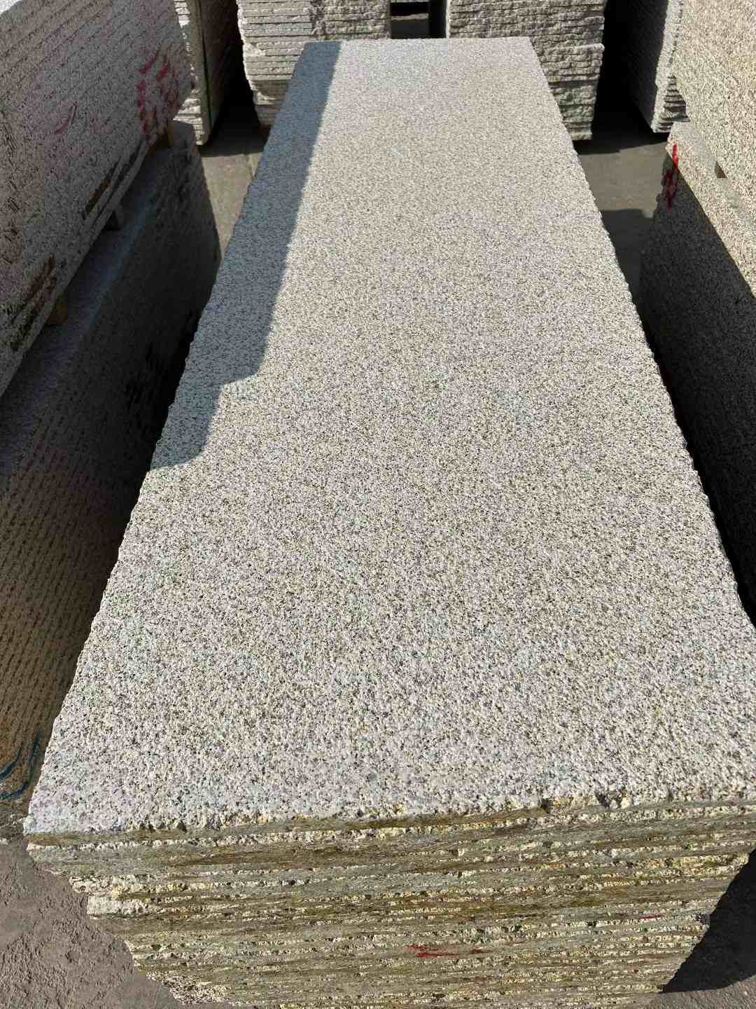 上饶 黄金麻花岗岩荔枝面毛板，半成品