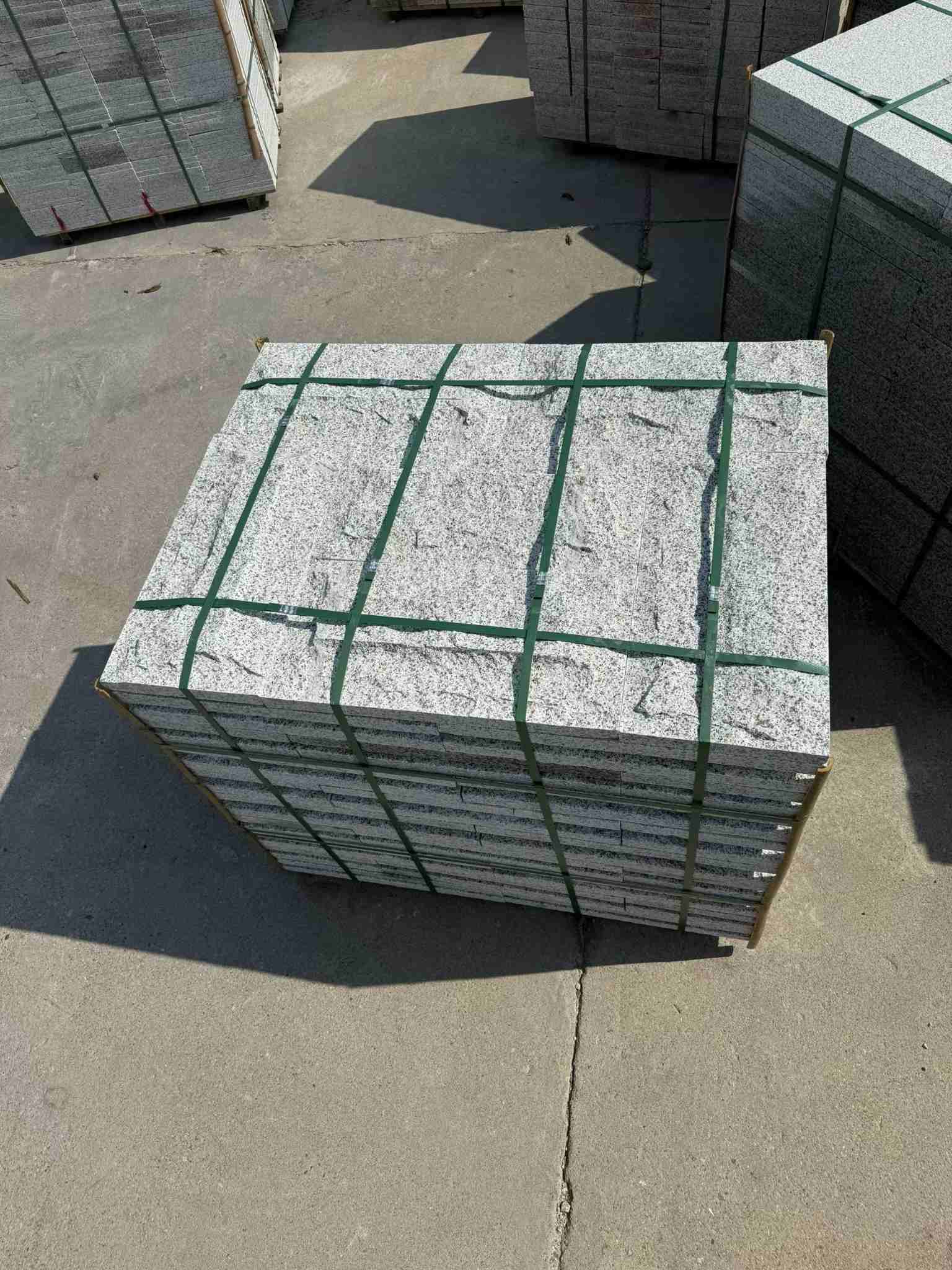 上饶 白麻花岗岩石材自然面蘑菇石成品