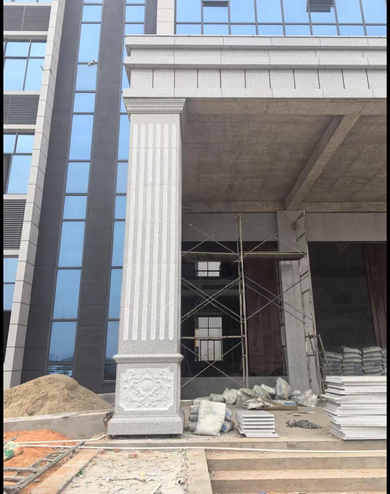 上饶 芝麻白光面花岗岩门楼大柱（罗马柱）配雕花底座