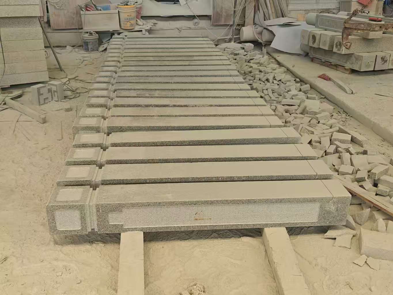 上饶 芝麻白异形加工雕刻-栏杆大柱，方柱