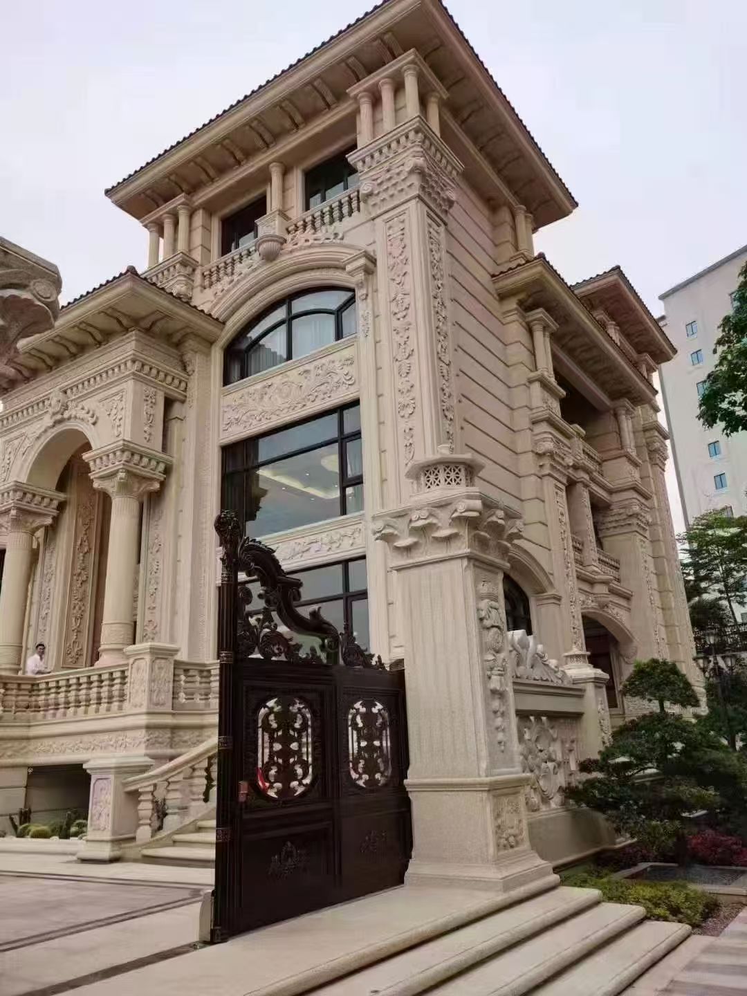 上饶 黄金麻花岗岩别墅外墙干挂效果展示