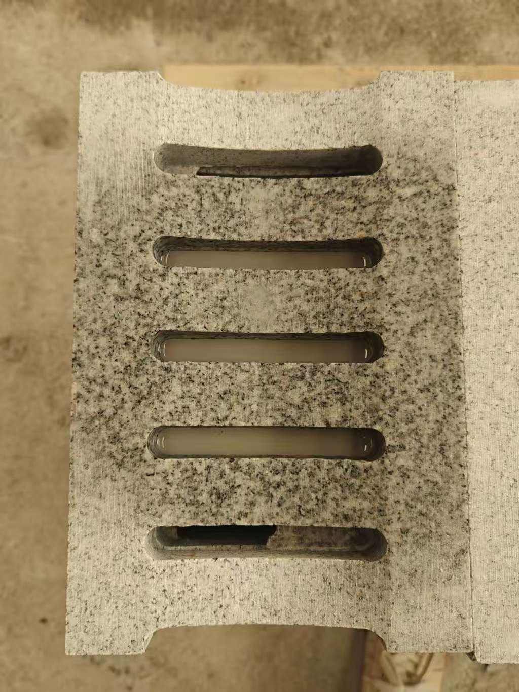 上饶 芝麻白拉丝面花岗岩U型开槽排水槽