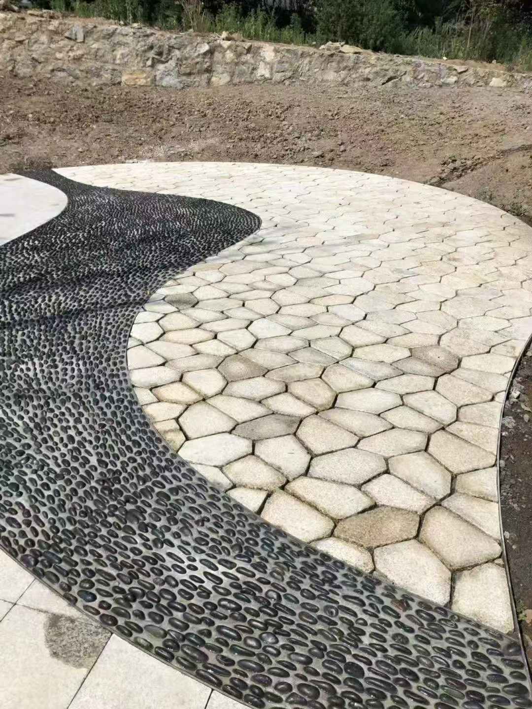 上饶 黄金麻冰裂纹地铺石工地铺装案例