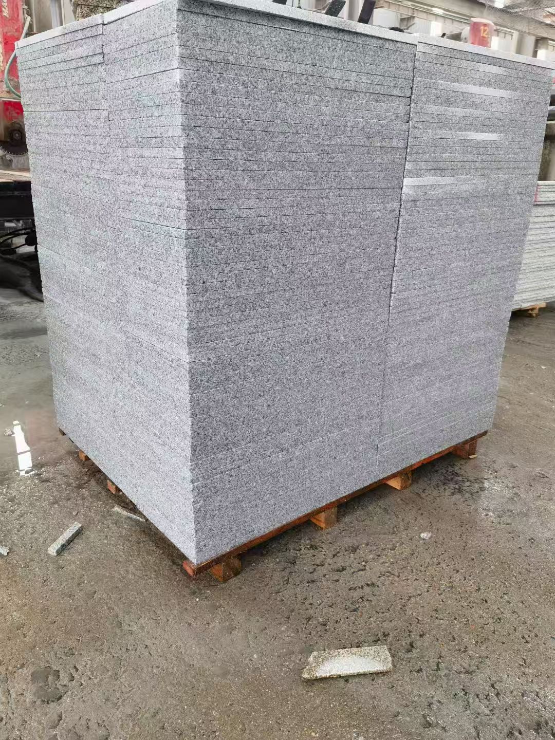 上饶 芝麻白火烧面1.8厚300*600地铺石，尺寸标准，厚薄均匀