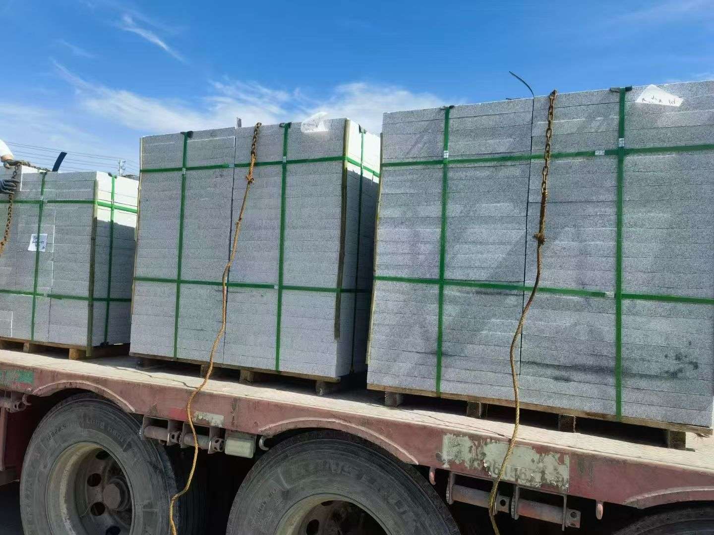 上饶 芝麻白花岗岩地铺石装车日常