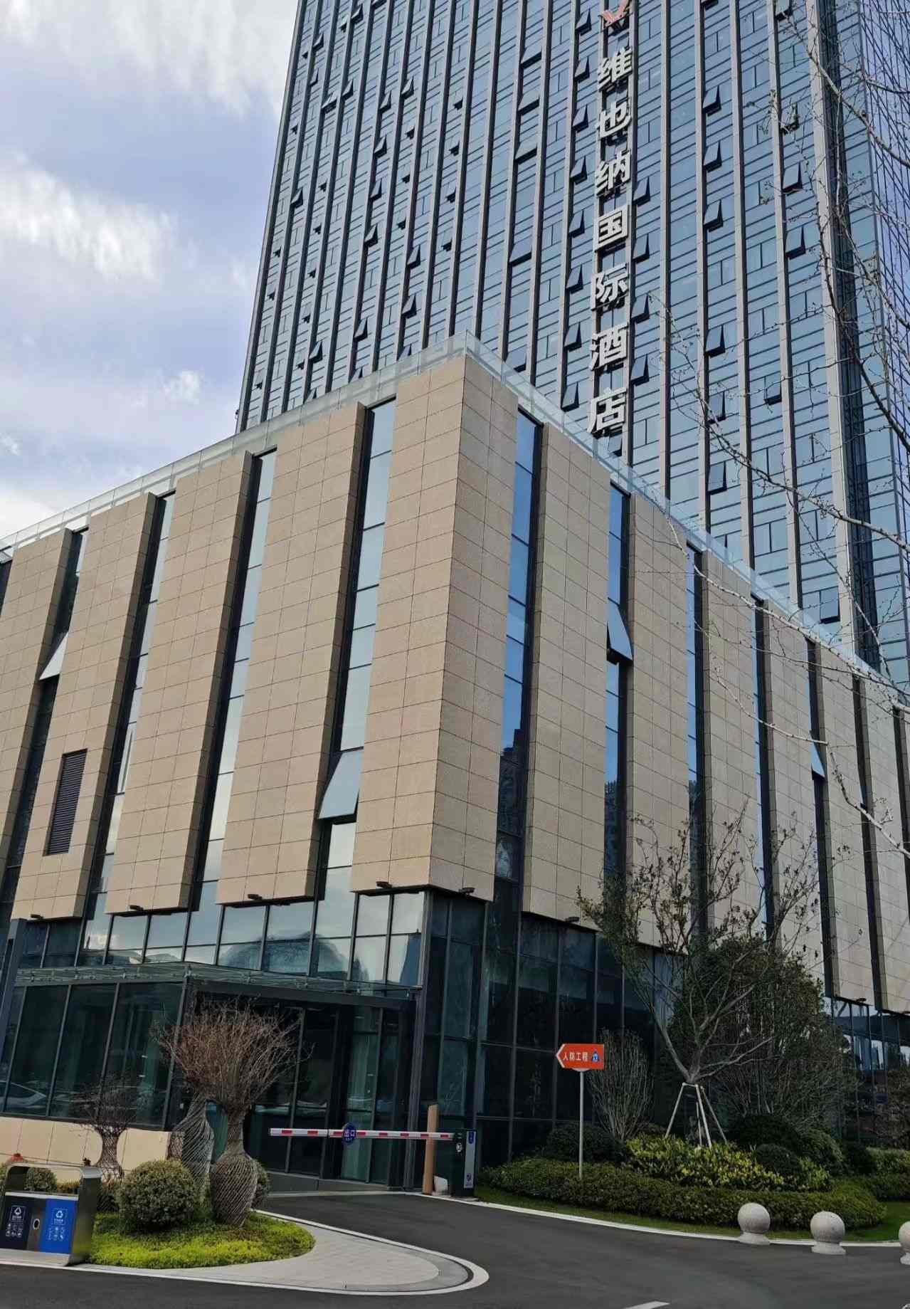 上饶 黄金麻花岗岩外墙干挂