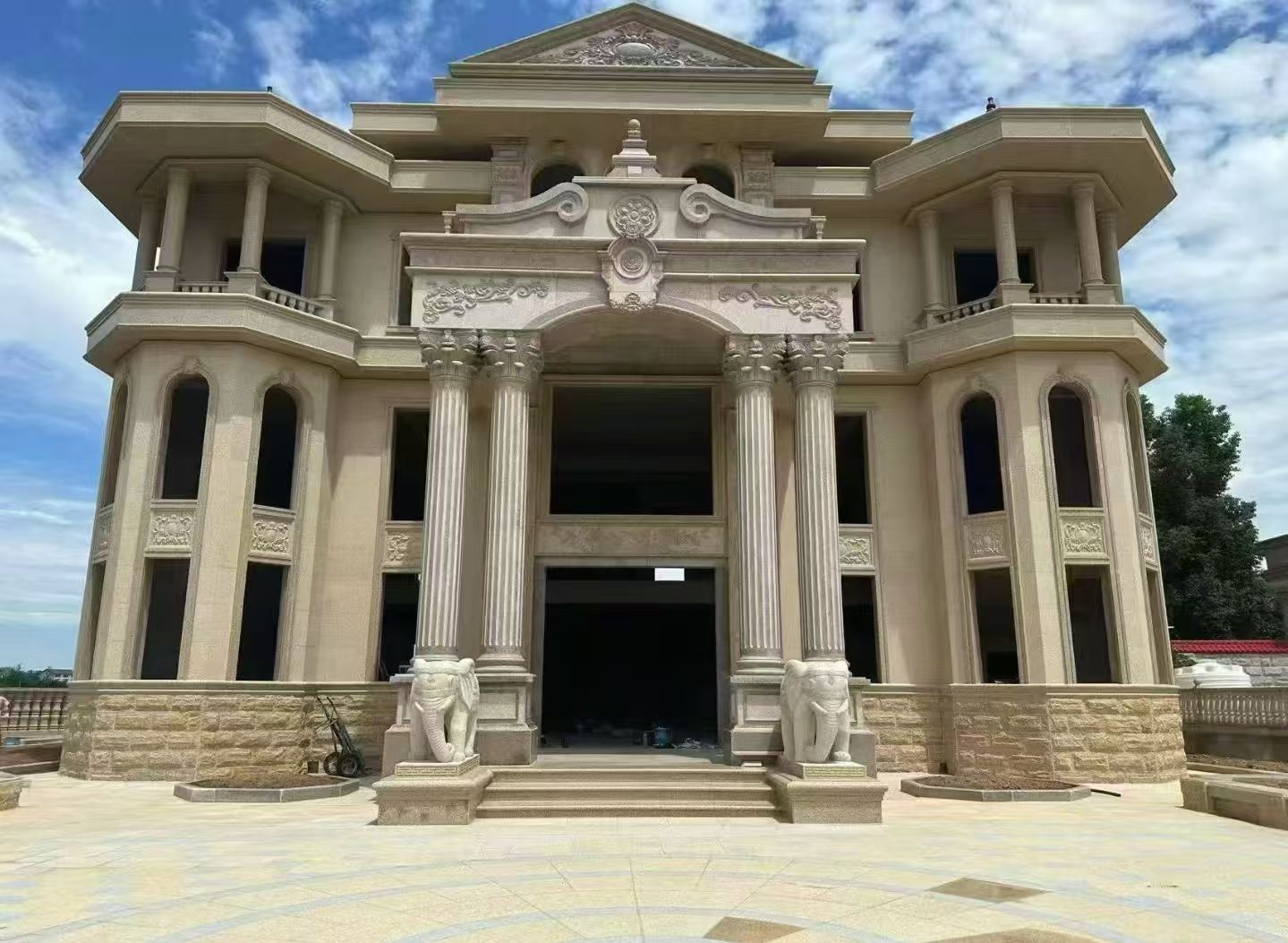 上饶 黄金麻别墅外墙干挂，大柱，大象，蘑菇石，雕花板