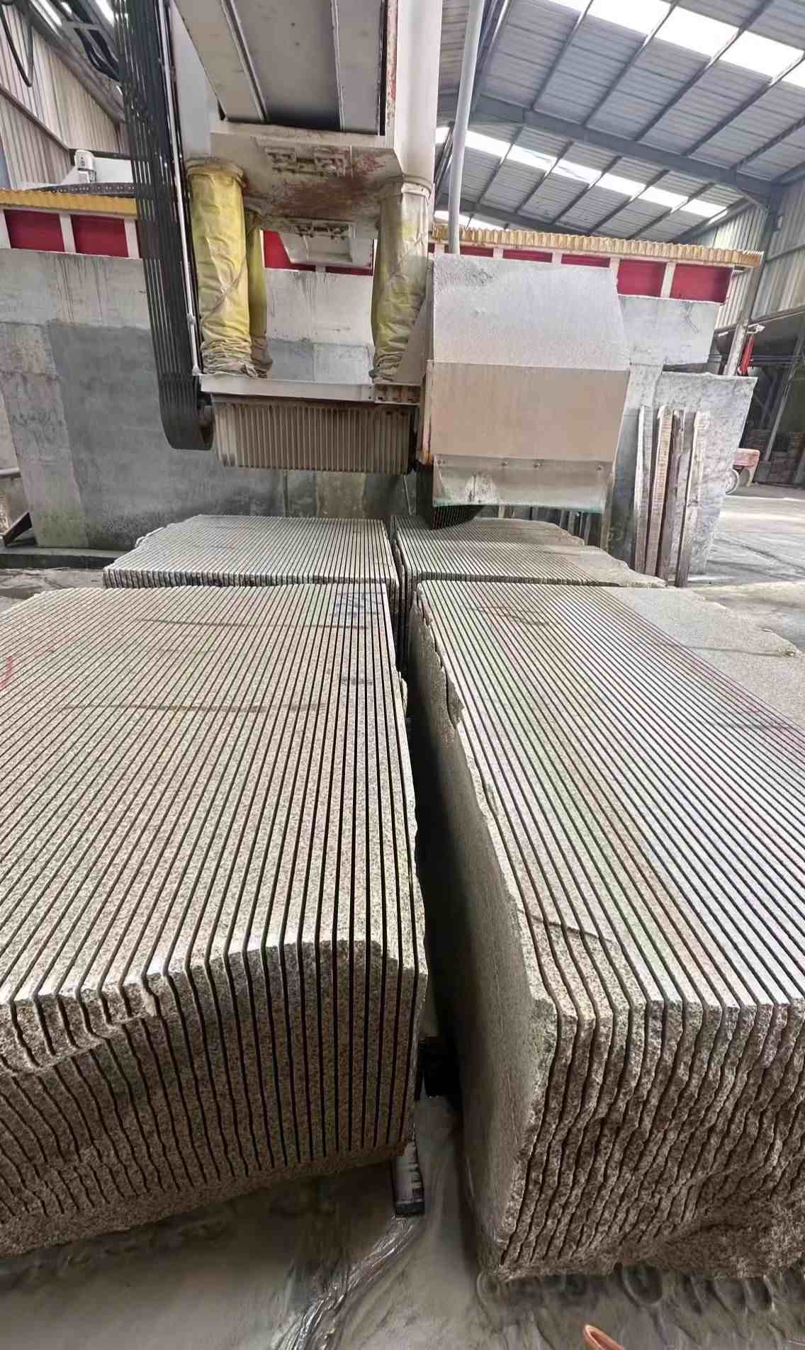 上饶 车间生产日常，黄金麻白麻花岗岩